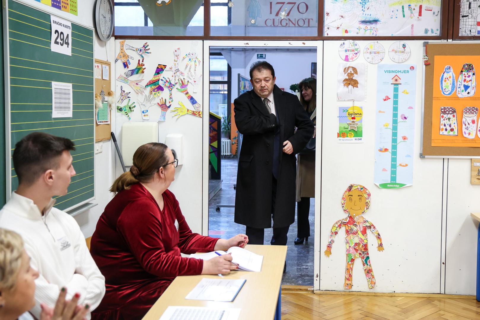 29.12.2024., Zagreb - Predsjednicki kandidat Tomislav Jonjic glasovao na predsjednickim izborima u OS Ivana Mestrovica. Photo: Igor Kralj/PIXSELL