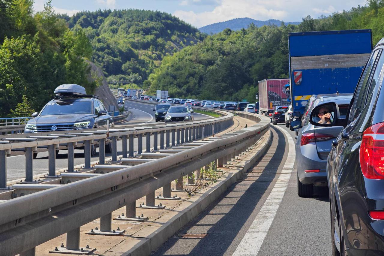 Požar na teretnom vozilu s prikolicom kod Modruša