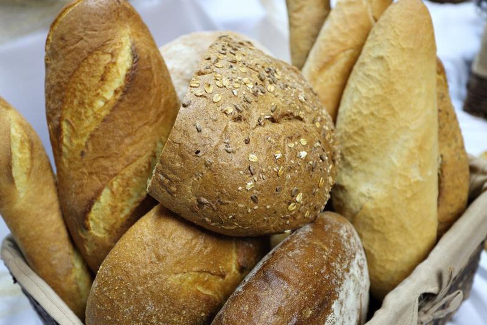 Mnogi i ne znaju da su alergični na gluten, ali postoje znakovi koji će uputiti upravo na to. Ako se prepoznajete u njima, javite se svom liječniku i napravite potrebne pretrage kako biste dobili točnu dijagnozu.  Osjećate umor, glavobolju, ali imate i osip, perut, osjećate se depresivno i neorganizirano, dosta toga vam je u magli, a vi ne znate zašto? Postoji nekoliko vrsta alergija, a svaka ima svoje simptome. Ipak, neki se prožimaju u svim vrstama alergija na gluten. 