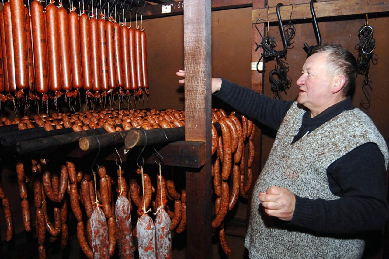 \'01.02.2011., Sisak - Darko Kirin poznati je proizvodjac autohtone posavske kobasice. Photo:Nikola Cutuk/PIXSELL\'