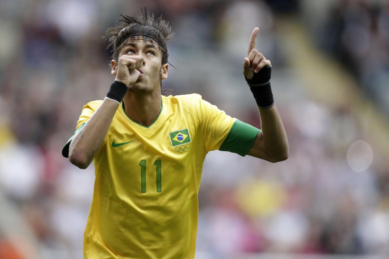 'TOPSHOTS Brazil\'s Neymar celebrates after scoring the 2nd goal for his team from the penalty spot against Honduras during the London 2012 Olympic Games men\'s football quarterfinal match Brazil vs H