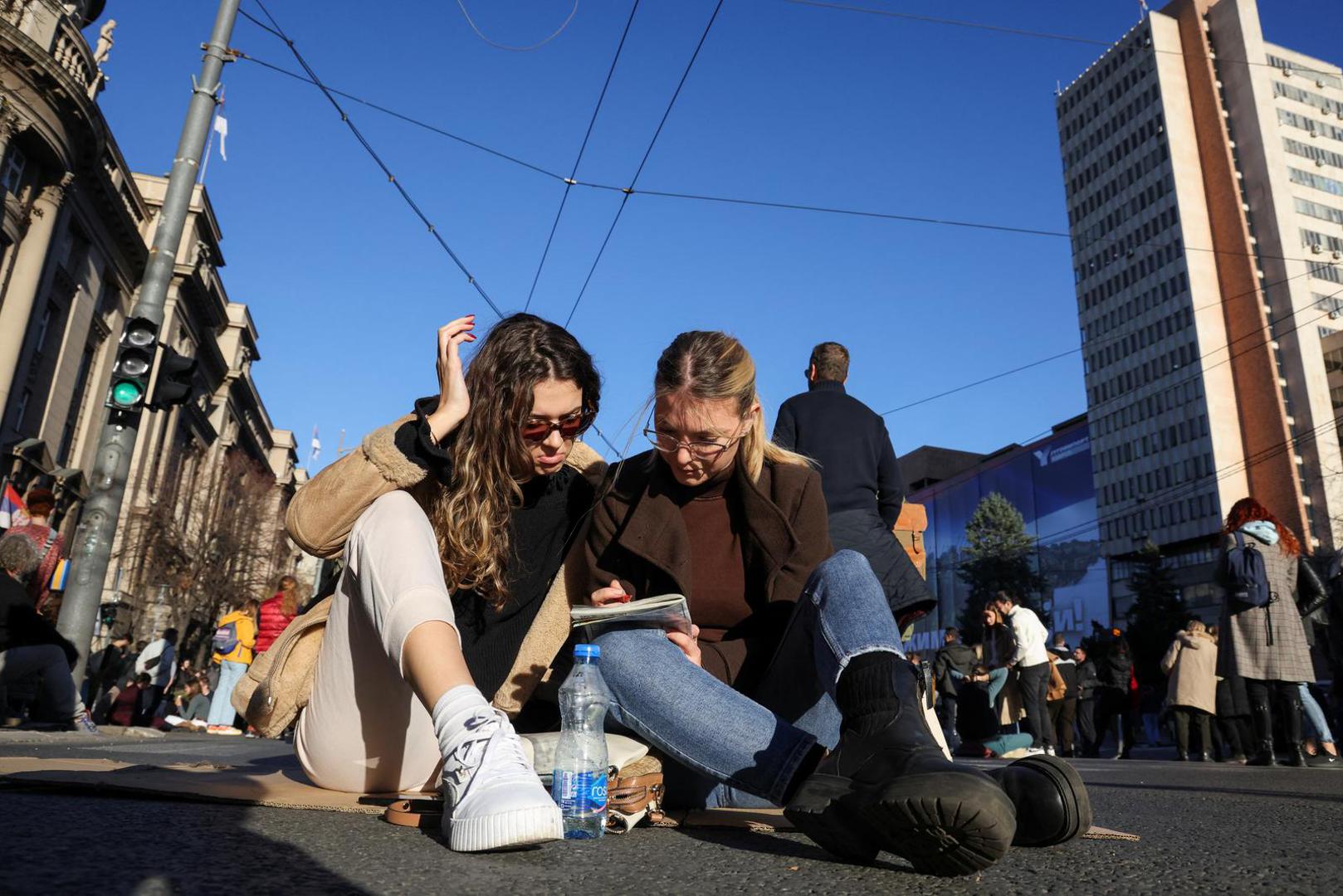 Students block the road, during a protest against alleged major election law violations in the Belgrade city and parliament races, in Belgrade, Serbia, December 25, 2023. REUTERS/Zorana Jevtic Photo: ZORANA JEVTIC/REUTERS