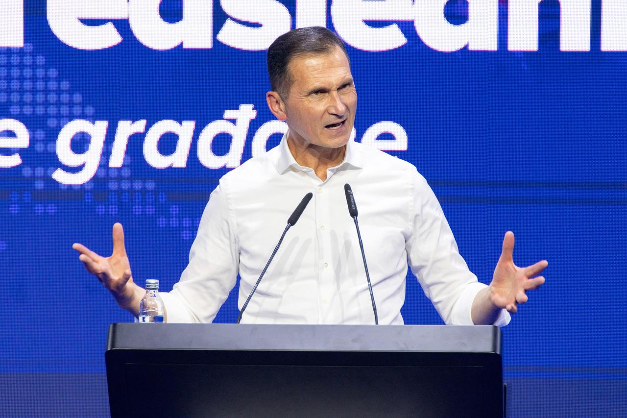 Presidential candidate Dragan Primorac speaks at his rally in Zagreb