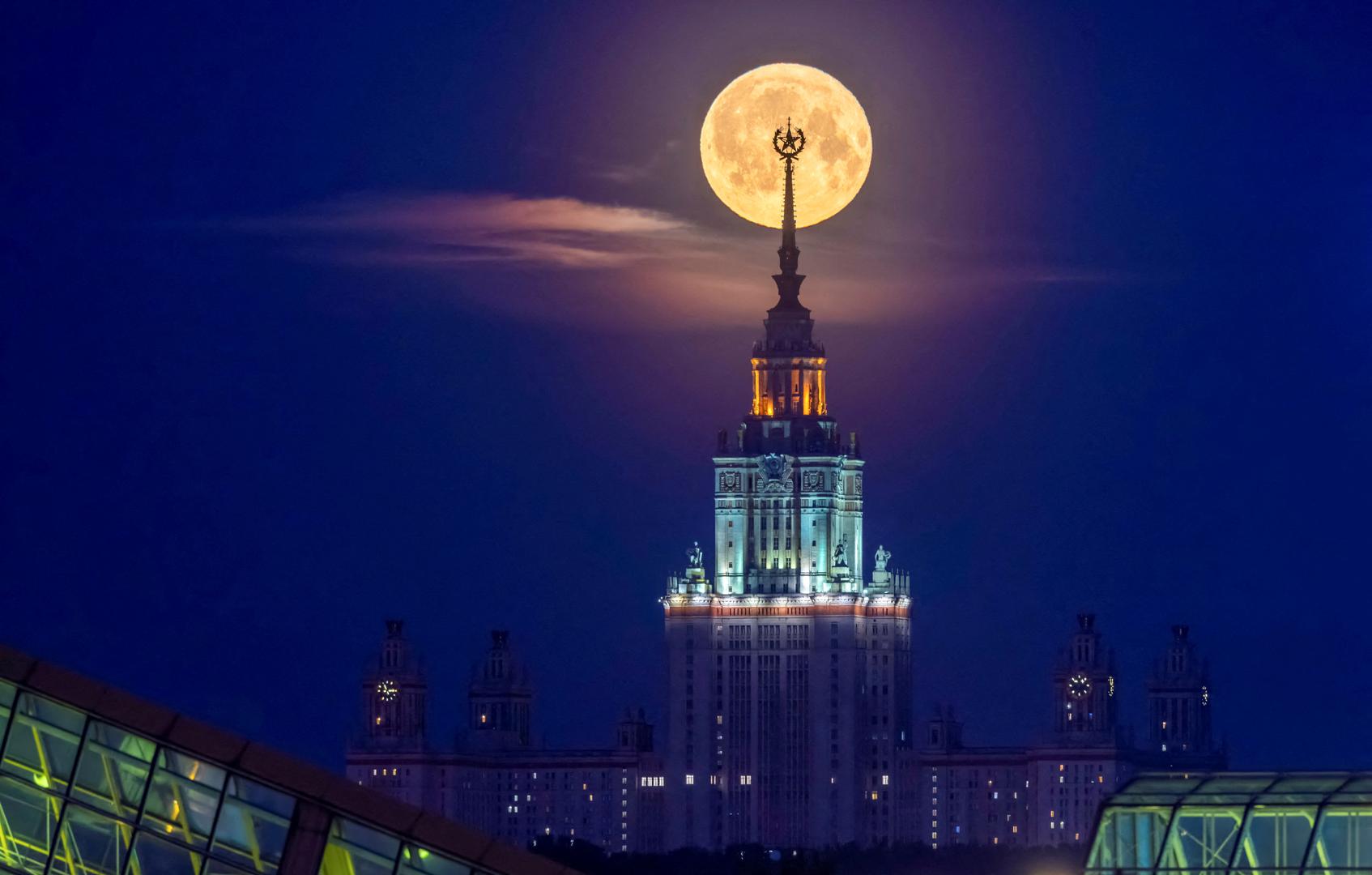 Vrhunac Cvjetnog mjeseca ove godine bio je 23. svibnja, ali je bio vidljiv i sinoć na nebu iznad Moskve. 