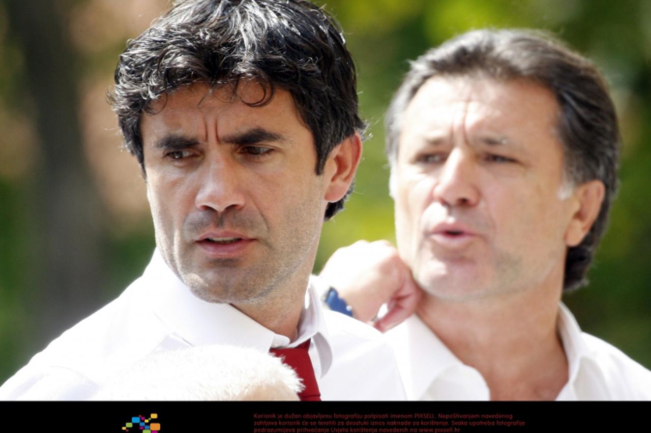 '17.08.2010., Mirogoj, Zagreb - Pogreb rukometnog trenera Velimira Kljaica. Zoran Mamic, sportski direktor NK Dinamo, i Zdravko Mamic, izvrsni dopredsjednik NK Dinama.  Photo: Slavko Midzor/PIXSELL'