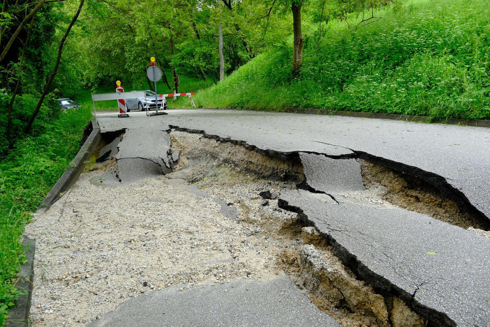 17.05.2023., Globocec - U mjestu Globocec u blizini Marije Bistrice odronila se cesta te je zatvorena za sav promet. Photo: Slaven Branislav Babic/PIXSELL