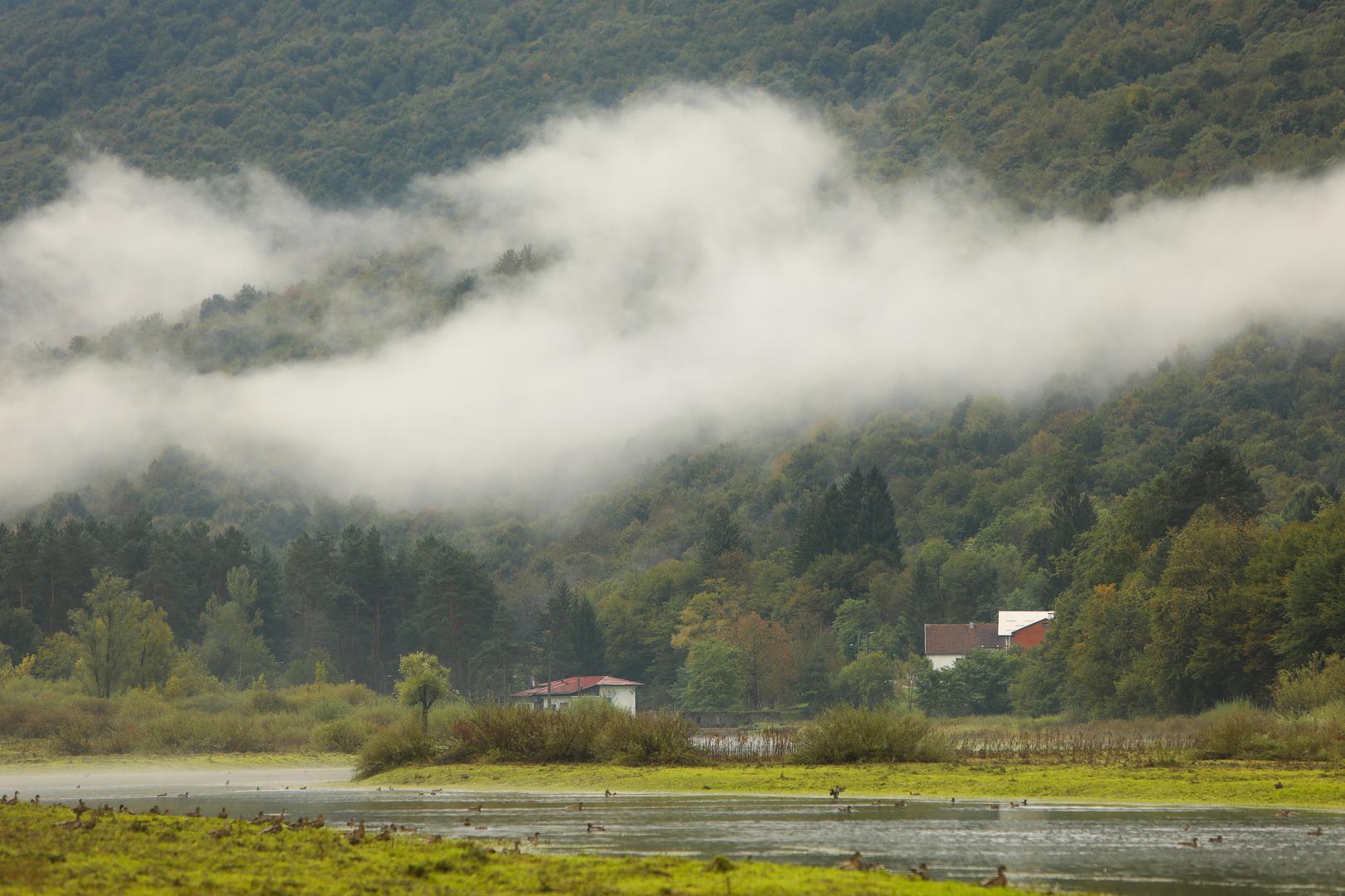 12.09.2024.,Ogulin - Najavljena promjena vremena zahvatila je Ogulin. Kisa, zahladenje i niski oblaci okovali su grad pod Klekom. Photo: Kristina Stedul Fabac/PIXSELL