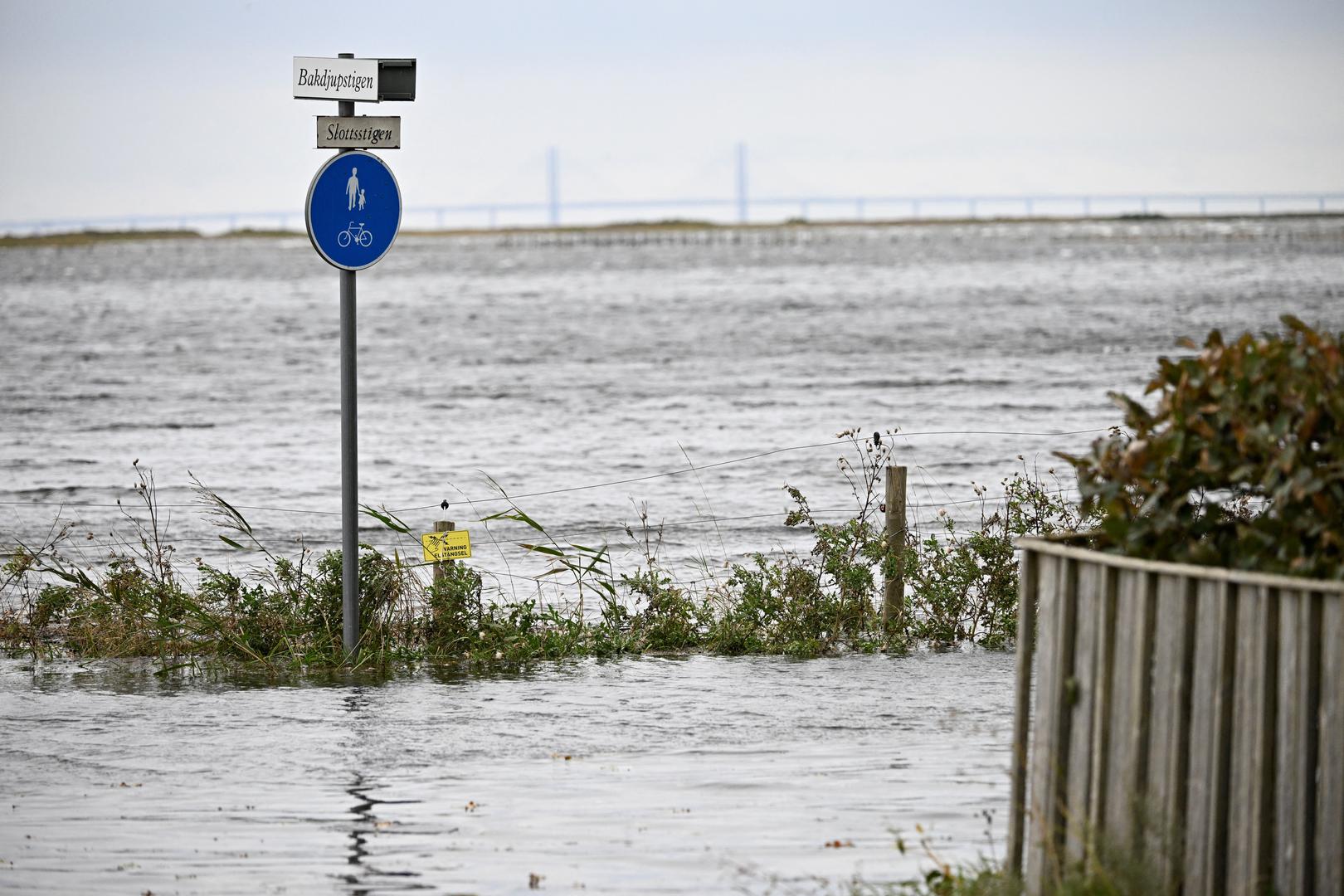 Kako klimatske promjene nastavljaju mijenjati našu planetu, jedan od najalarmantnijih problema s kojima se suočavamo jest porast razine mora. Stručnjaci upozoravaju da bi brojni obalni gradovi diljem svijeta mogli biti ozbiljno ugroženi u bliskoj budućnosti, a neki od njih nalaze se i na području Hrvatske.