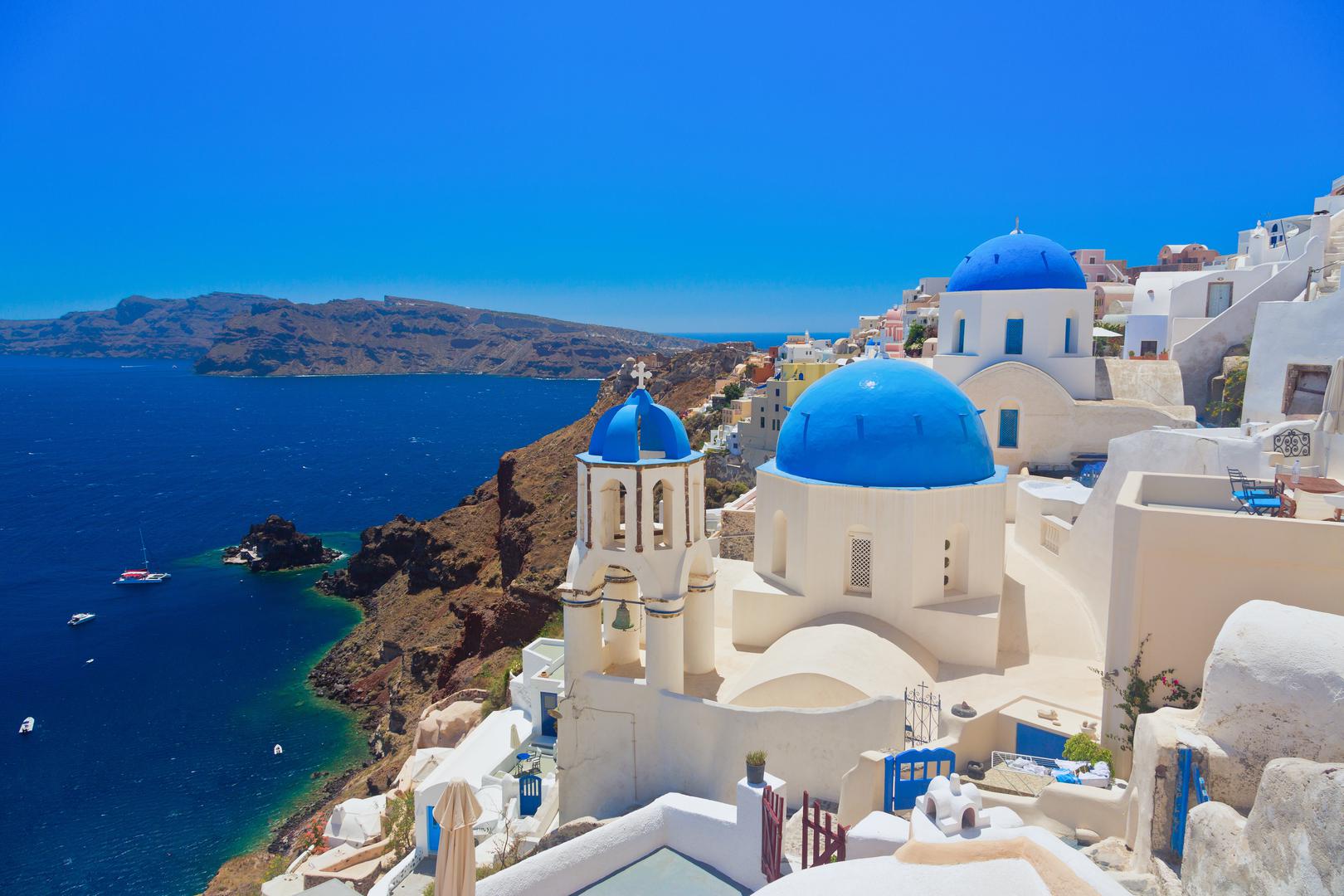2. Grčka: Grčka je službeno najprijateljskija zemlja Europe prema turistima. Prekrasna zemlja ima prekrasne plaže i lijepa sela, kao i neke od najimpresivnijih drevnih ruševina na svijetu.