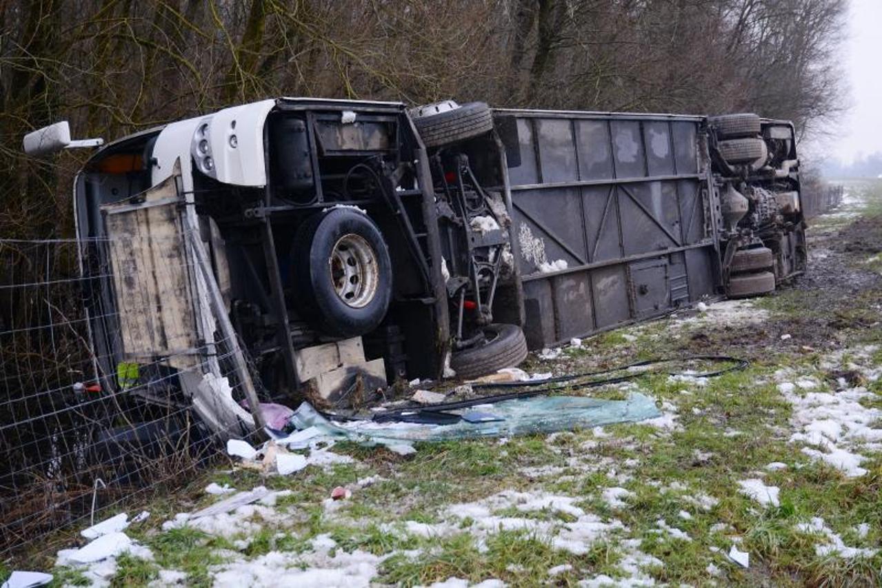 autobus,prevrnuo se,nesreća