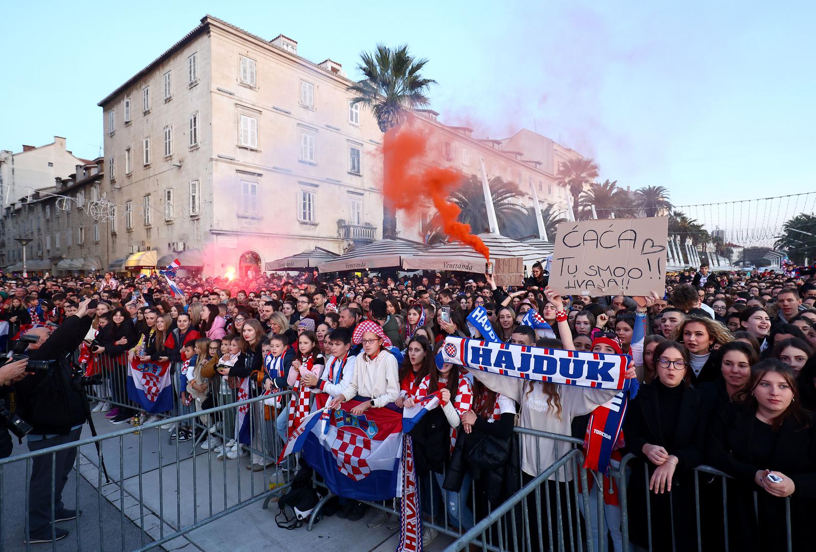 19.12.2022., Split - Splicani na rivi organizirali svecani docek za Vatrene reprezentativceMarka Livaju, Ivu Grbica, Maria Pasalica, Ivana Perisica, Josipa Juranovica i Nikolu Vlasica.  Photo: Miroslav Lelas/PIXSELL