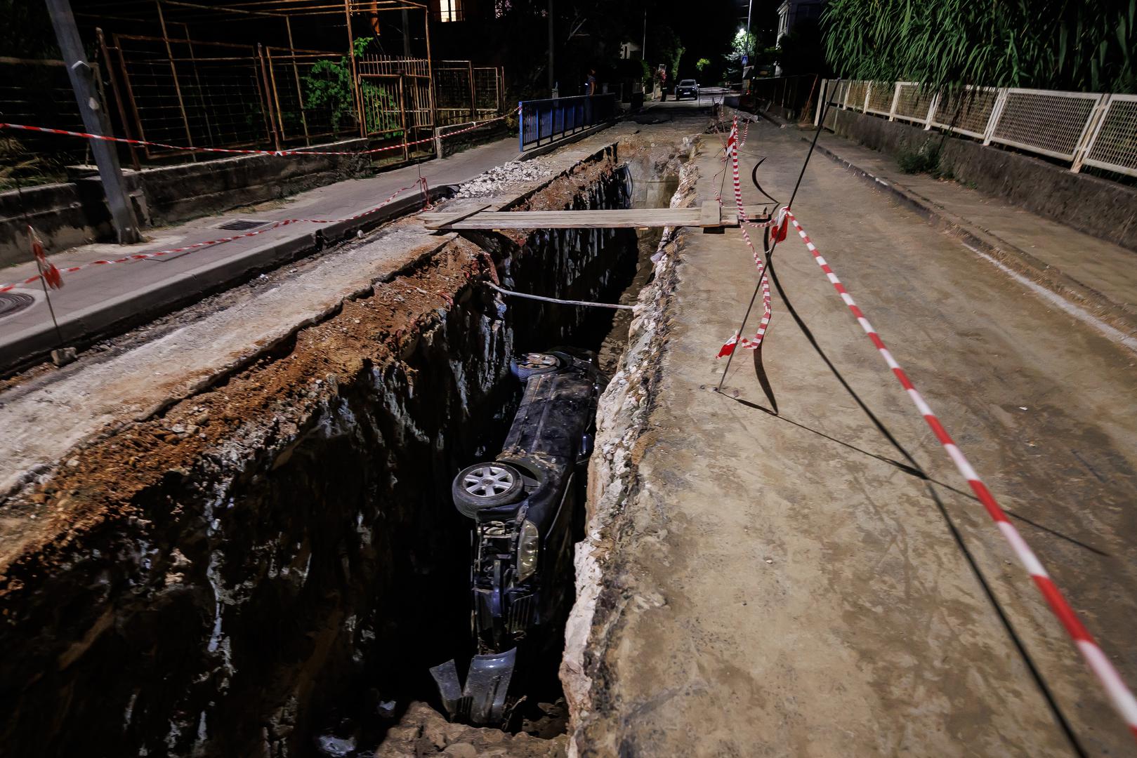 Muškarac je u utorak navečer, oko 21:25, automobilom sletio u kanal u Solinu. 