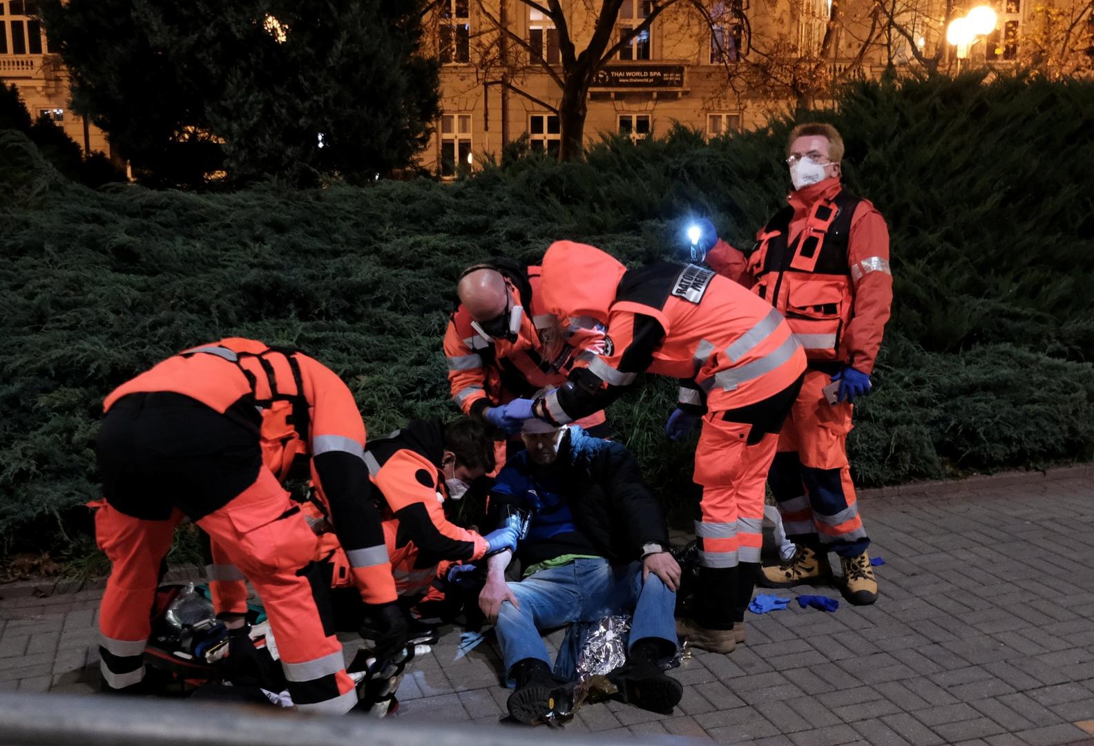 People mark the National Independence Day in Warsaw Paramedics assist an injured man during a march marking the National Independence Day in Warsaw, Poland November 11, 2020. Slawomir Kaminski/Agencja Gazeta/via REUTERS   ATTENTION EDITORS - THIS IMAGE WAS PROVIDED BY A THIRD PARTY. POLAND OUT. NO COMMERCIAL OR EDITORIAL SALES IN POLAND. SLAWOMIR KAMINSKI