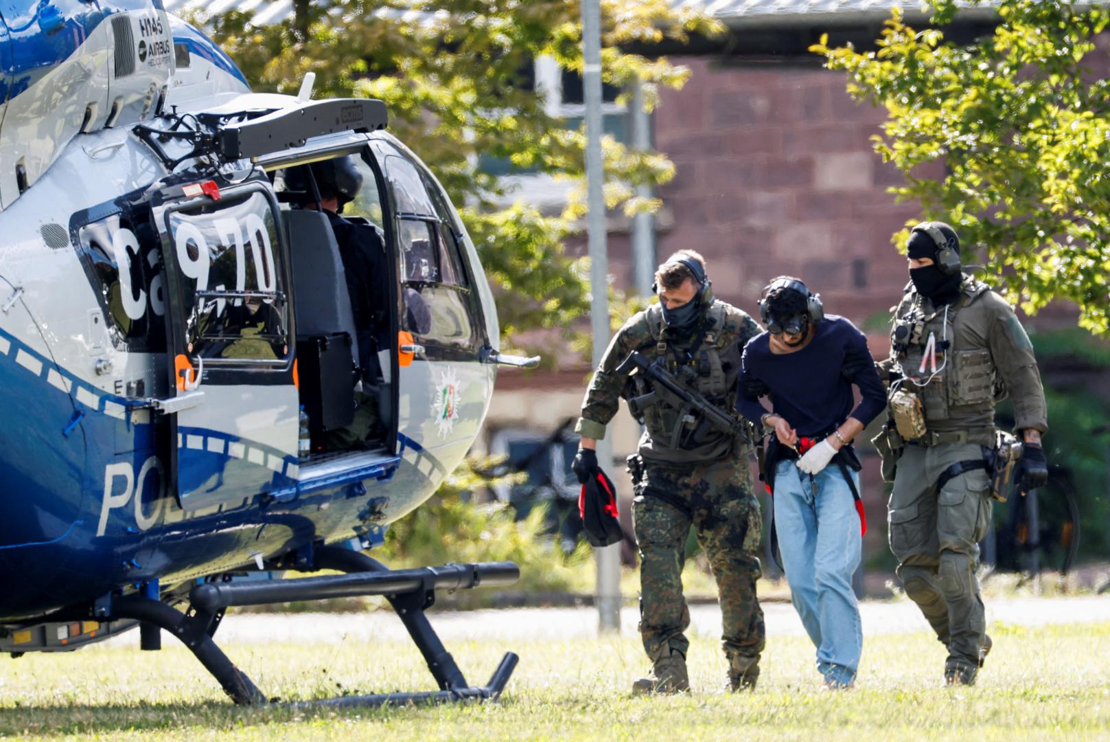 Osumnjičenik je, inače, u nedjelju izveden pred suca u Karlsruheu. Policija ga je do tamo dopratila iz helikoptera.