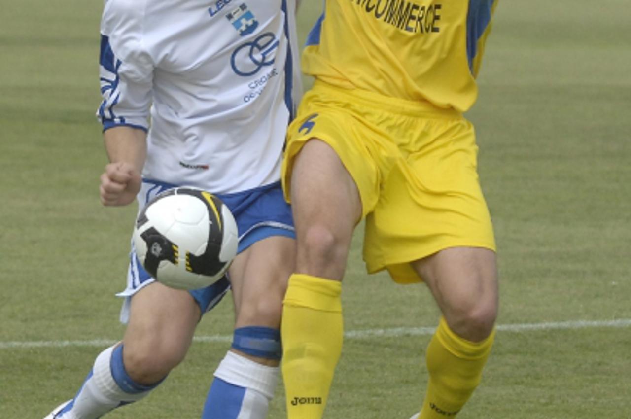 '22.04.2009.,Osijek - 1HNL,27.kolo, stadion gradski vrt, NK Osijek - NK Inter Zapresic,vedran niksic i vinko buden u borbi za loptom Photo: Davor Javorovic/Vecernji list'