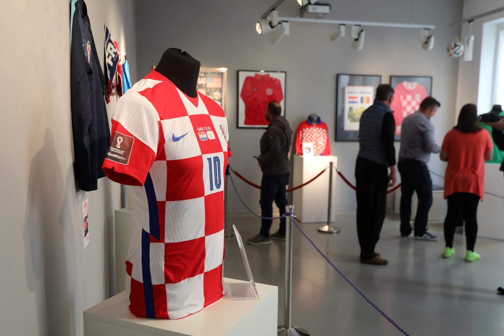 Otvorenje izložbe "Ovdje igra Hrvatska!" u galeriji Decumanus, na kojoj su izloženi dresovi i memorabilije naše reprezentacije iz kolekcije Mišela Budimilića.