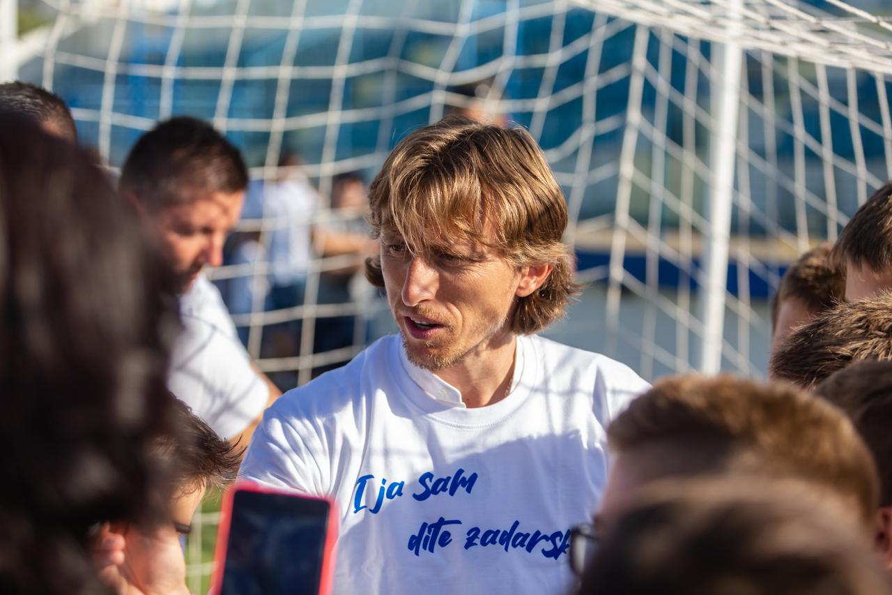 Luka Modrić družio se s djecom iz omladinskog pogona Zadra