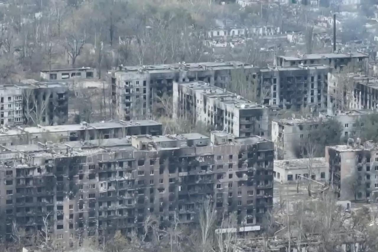 Aftermath of strike in Toretsk