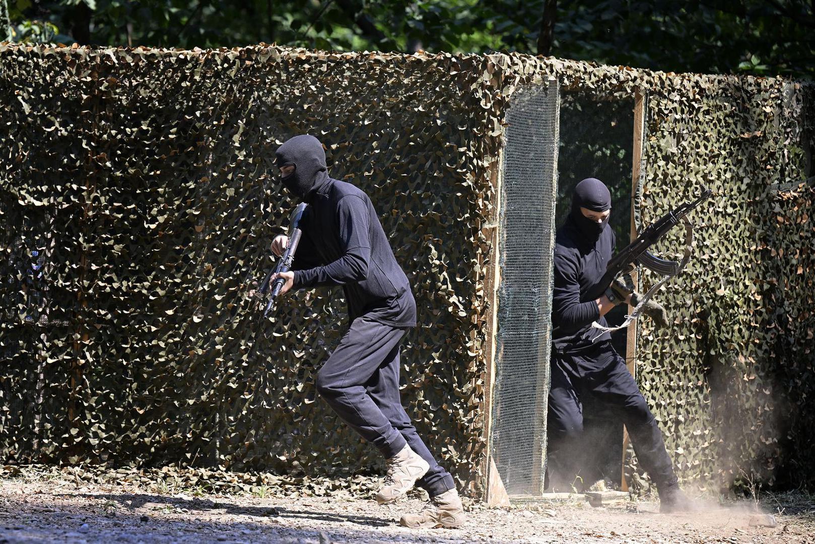 05, September, 2024, Loznica - Tactical training of special units of the Serbian Army "Drina 2024" was held in the area of ​​the Gucevo mountain. Bratislav Gasic, Aleksandar Vucic, Milan Mojsilovic. Photo: Ministarstvo odbrane i vojske Srbije/ATAImages

05, septembar, 2024, Loznica  - Odrzana takticka vezba specijalnih jedinica  Vojske Srbije "Drina 2024" u rejonu planine Gucevo. Photo: Ministarstvo odbrane i vojske Srbije/ATAImages Photo: Ministarstvo odbrane i vojske Srbije/ATAImages/PIXSELL