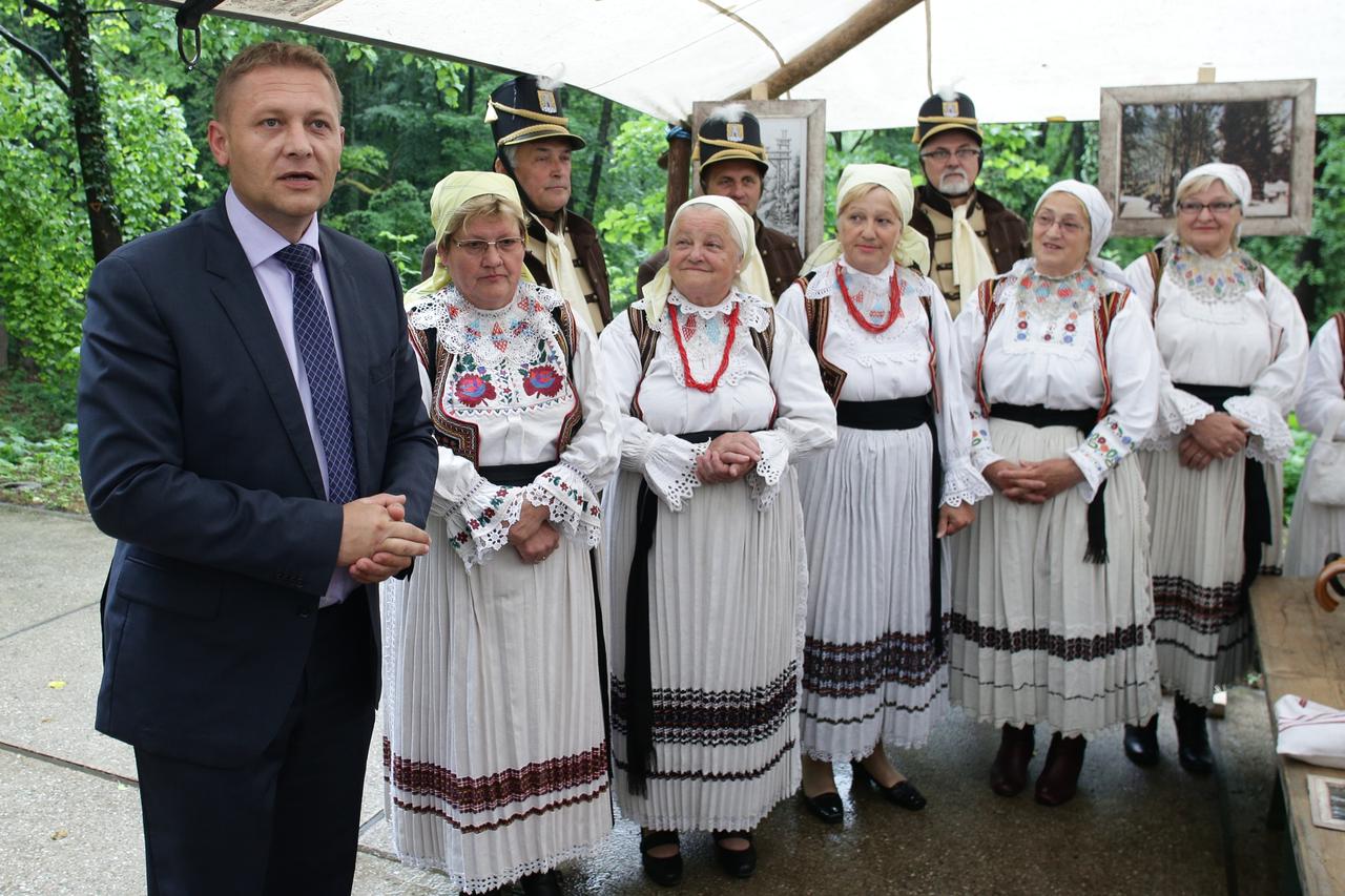 15.05.2015., Samobor - U parku Vugrinscak na Anindolu odrzana je proslava u cast 150. obljetnice parka  je u proslosti bilo omiljeno okupljaliste Samoboraca. Park je godinama bio zapusten a sad su obnovljene planinarske staze. Kreso Beljak gradonacelnik S