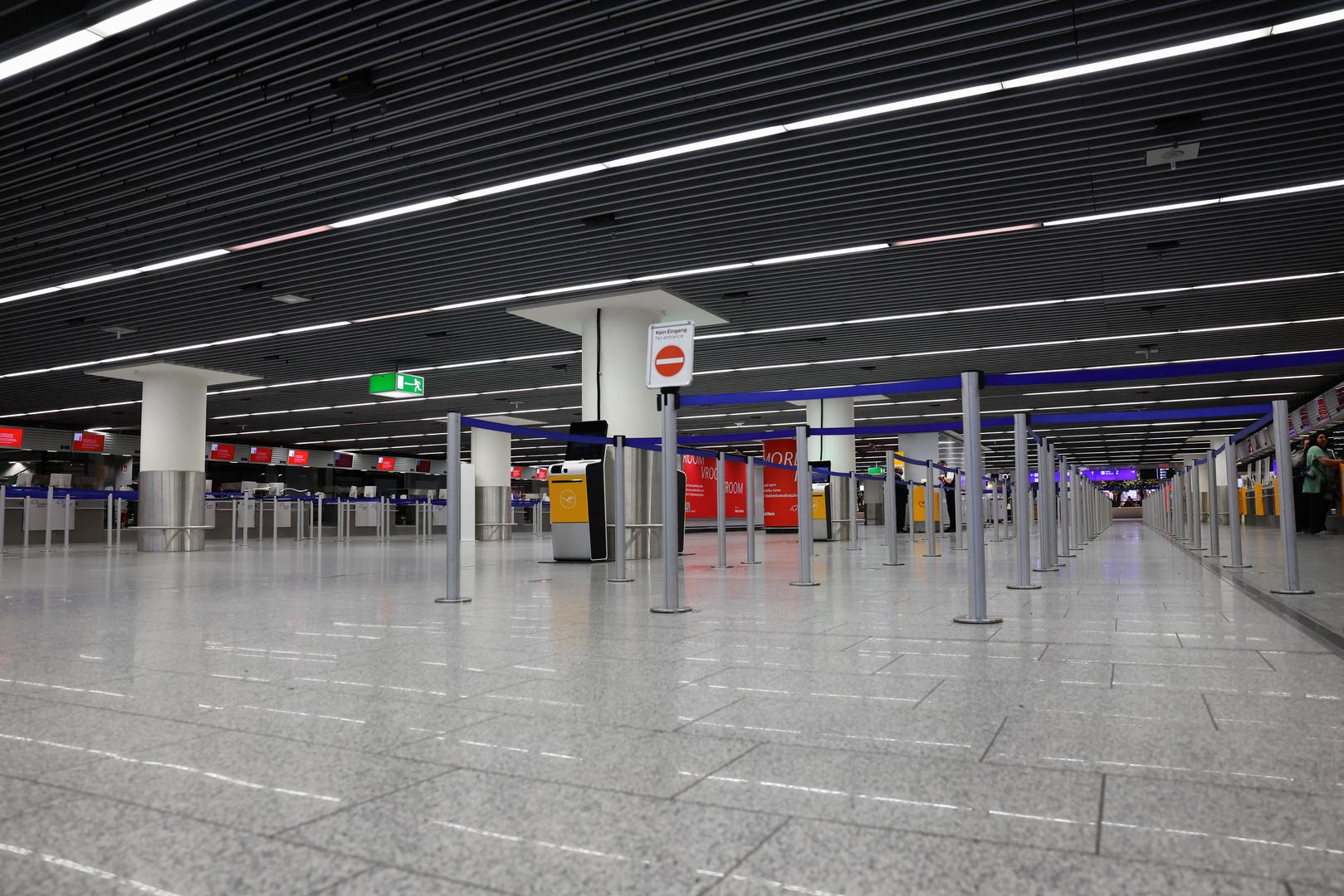 A view of Frankfurt Airport as workers strike, after German trade union Verdi called on workers at Frankfurt, Munich, Stuttgart, Hamburg, Dortmund, Hanover and Bremen airports to go on a 24-hour strike, in Frankfurt, Germany February 17, 2023. REUTERS/Heiko Becker Photo: Heiko Becker/REUTERS