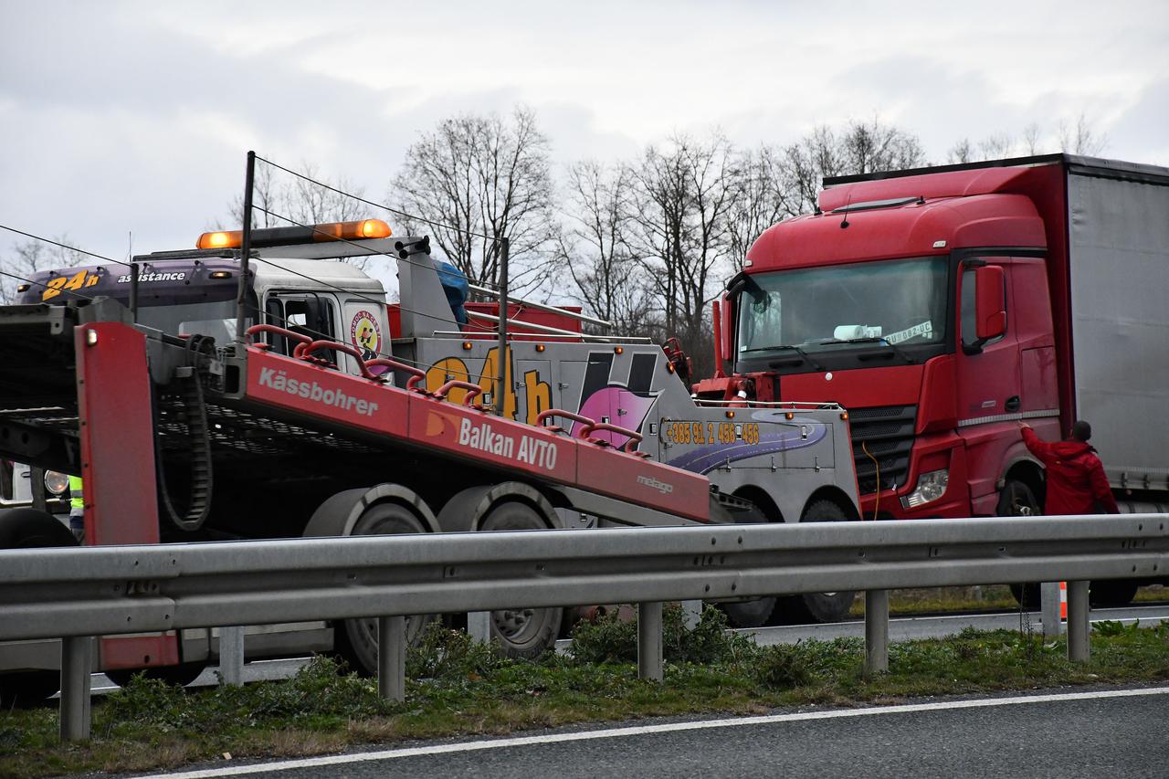 Slavonski Brod: ​U teškoj prometnoj nesreći na autocesti A3 poginula žena 