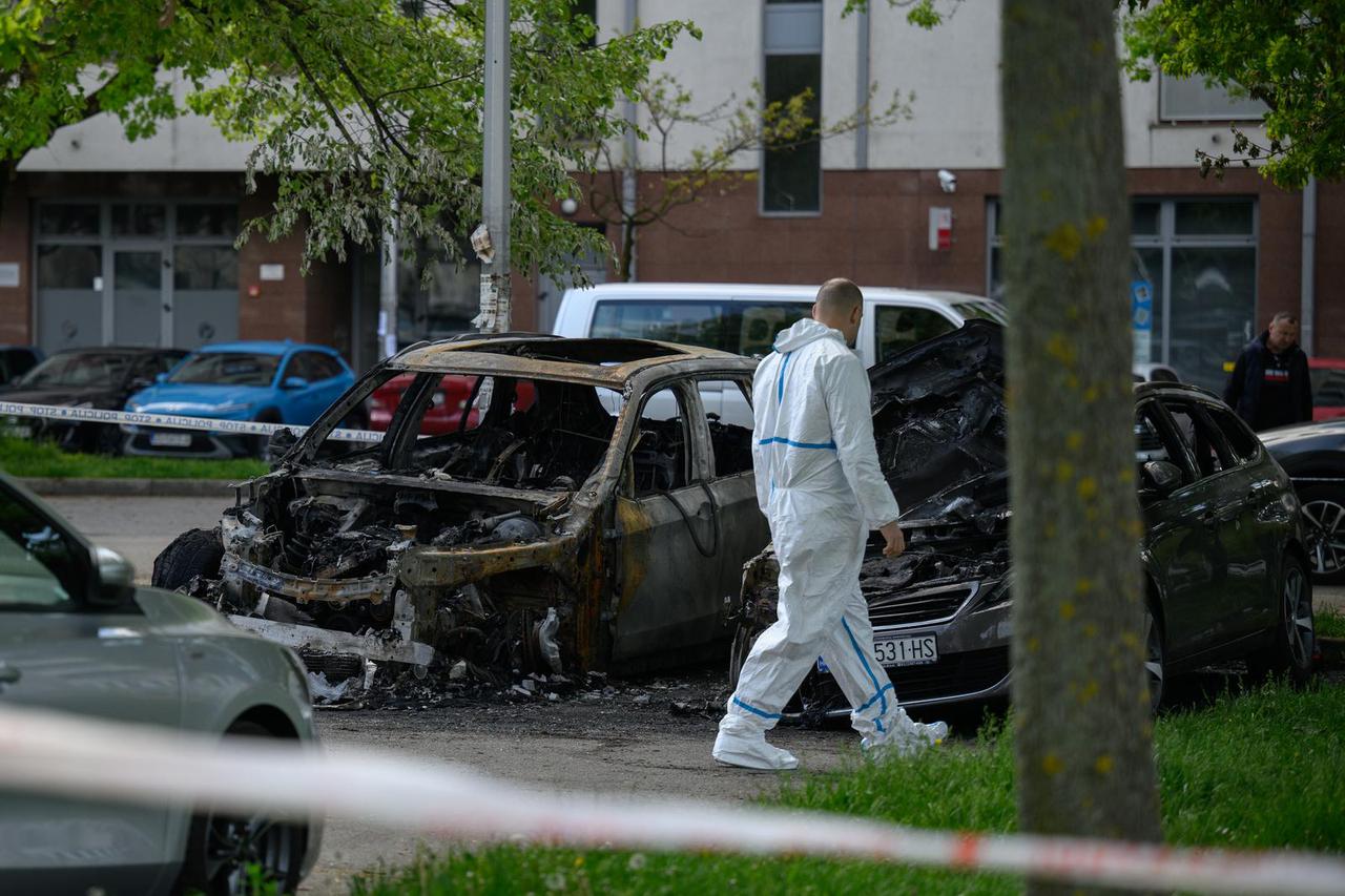 Zagreb: U naselju Ravnice noćas izgorjela dva automobila