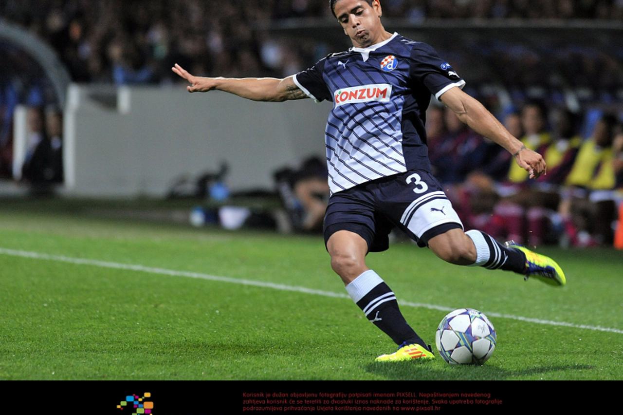 '27.09.2011., Stadion Gerland, Lyon, Francuska - UEFA Liga prvaka, skupina D, 2. kolo, Lyon - Dinamo Zagreb. Luis Ibanez (3).  Photo: Goran Stanzl/PIXSELL'