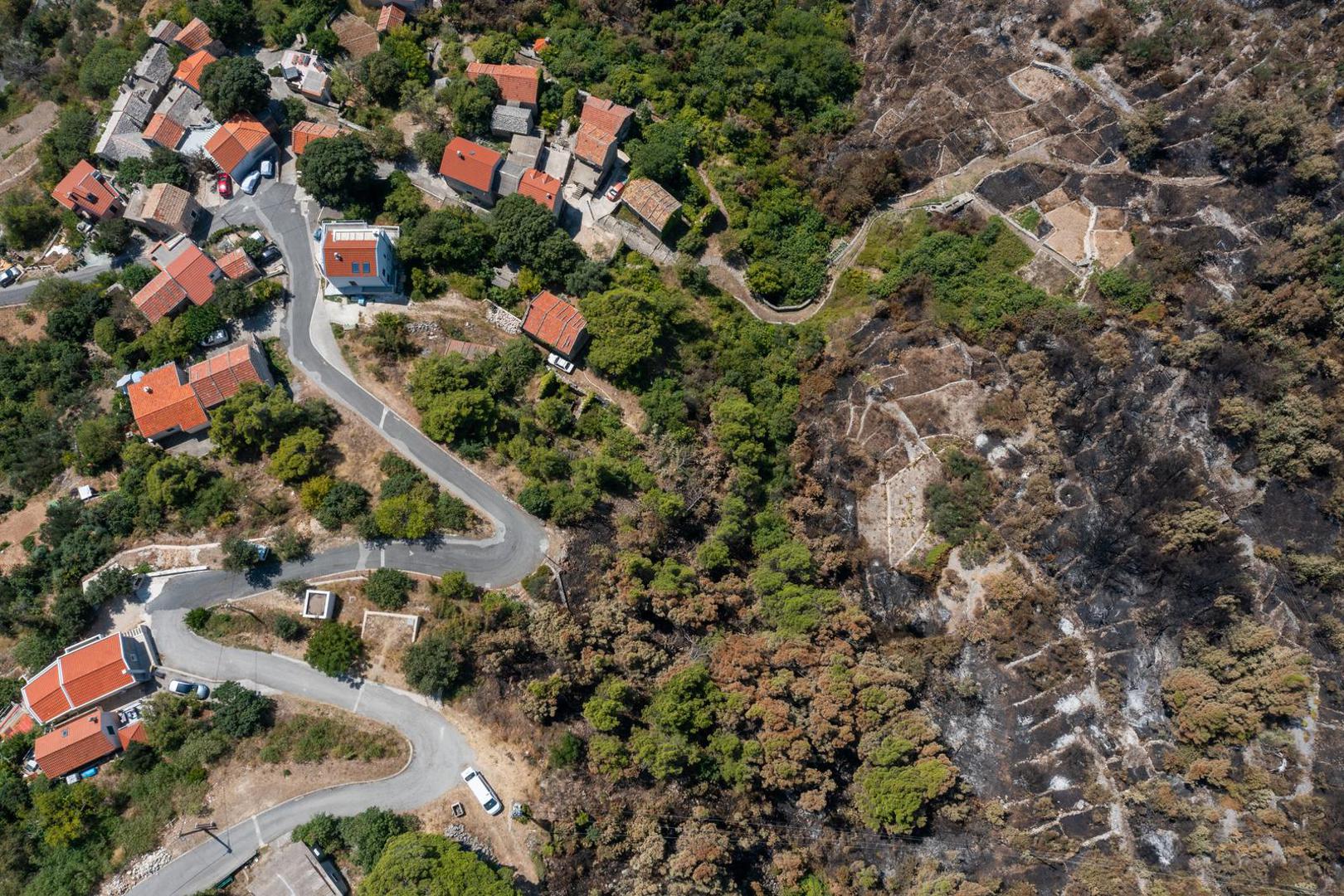 03.08.2024. Gornje Tucepi
Fotografije iz zraka opožarenog podrucja od Tucepi do Gornje Podgore i Parka prirode Biokovo. Photo: Matko Begovic/PIXSELL