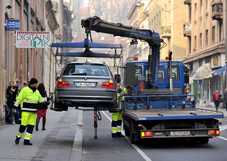 25.11.2010., Zagreb - Zagreb parking dize nepropisno parkiran u Gundulicevoj ulici. Photo: Marko Lukunic/PIXSELL