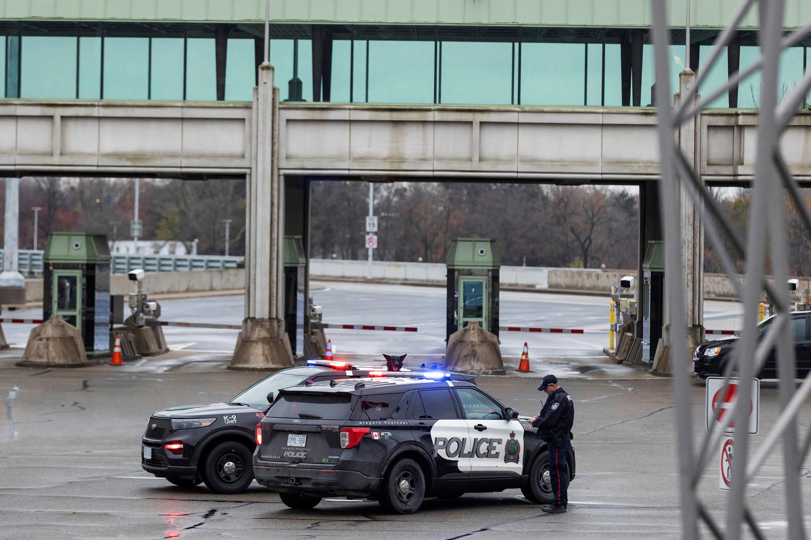 Niagara Regional Police close access to the Rainbow Bridge after an incident at the U.S. border crossing with Canada, as seen from Niagara Falls, Ontario, Canada November 22, 2023.  REUTERS/Tara Walton Photo: Tara Walton/REUTERS