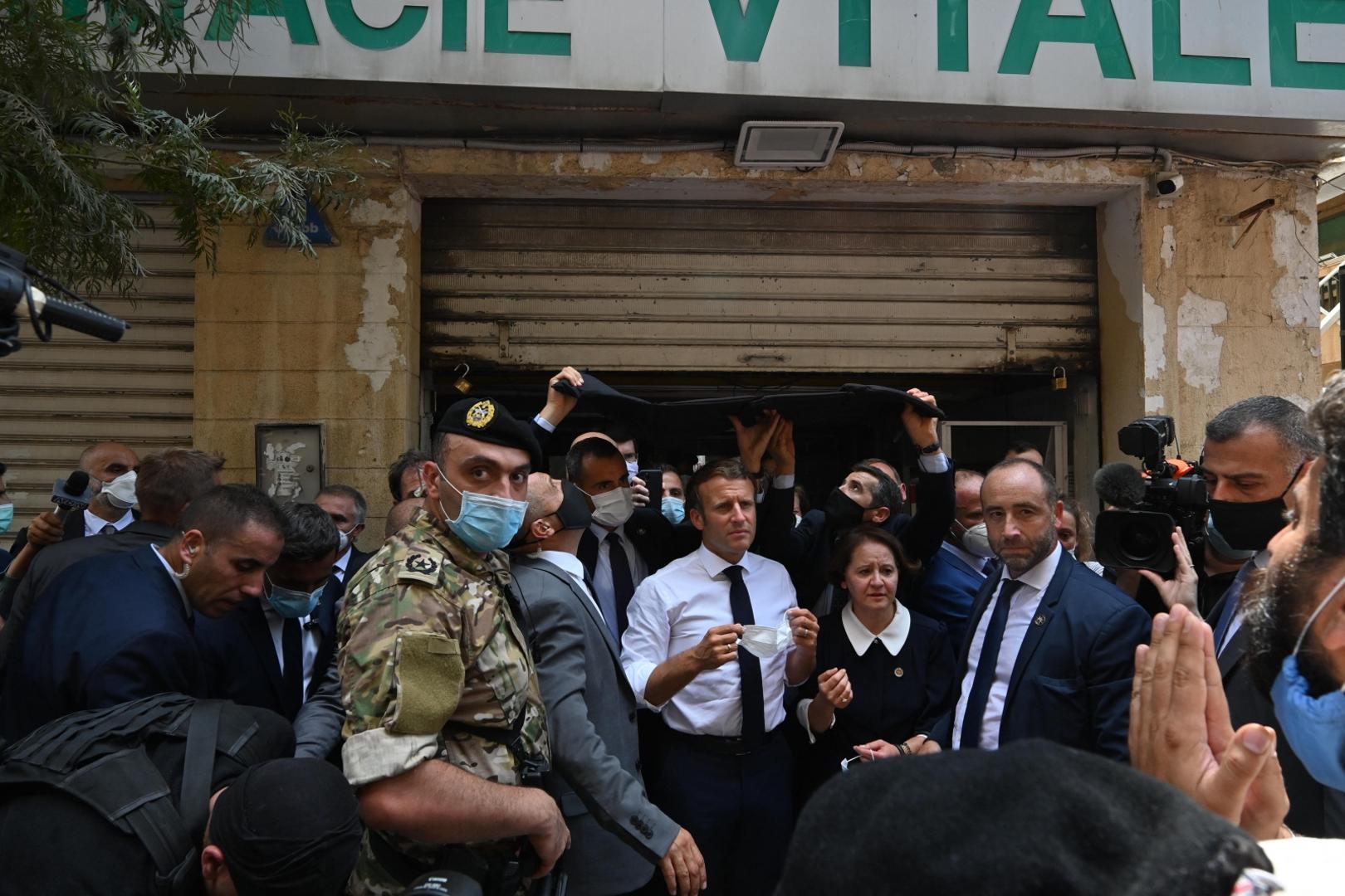 President Macron Visits Gemmayze District After Explosion - Beirut French President Emmanuel Macron amid heavy security forces visiting the Gemmayze district in Beirut, Lebanon on August 6, 2020 to express support for Lebanon in the wake of a massive explosion that tore through the capital earlier this week. France has send emergency aid and search-and-rescue teams. Photo by Ammar Abd Rabbo/ABACAPRESS.COM Abd Rabbo Ammar/ABACA /PIXSELL