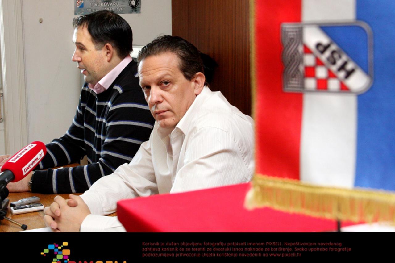 '15.12.2010., Split - Presica splitskog HSP-a na kojoj su razgovarali  kako je gradonacelnik Kerum doveo Grad i Hajduk na rub bankrota.  Luka Roguljic, Hrvoje Tomasovic. Photo: Ivana Ivanovic/PIXSELL'