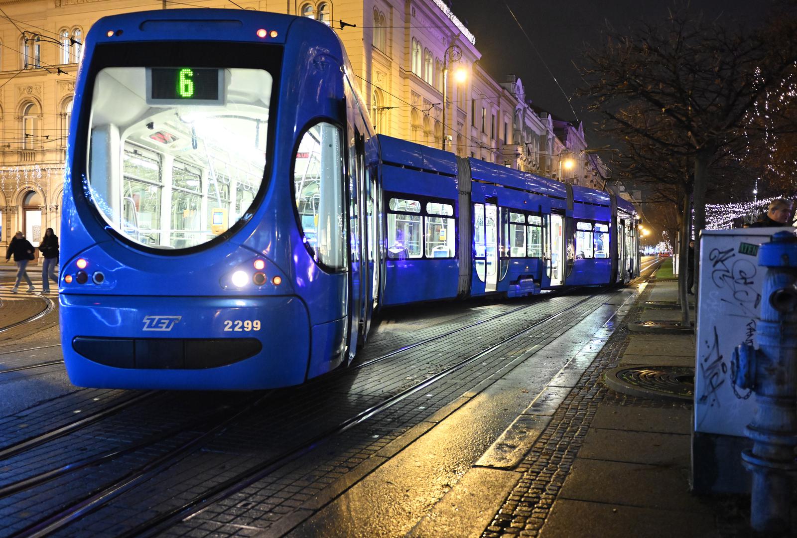 09.12.2024., Zagreb - ZET-ov tramvaj broj sest iskocio je iz tracnica na Trgu kralja Tomislava Photo: Neva Zganec/PIXSELL