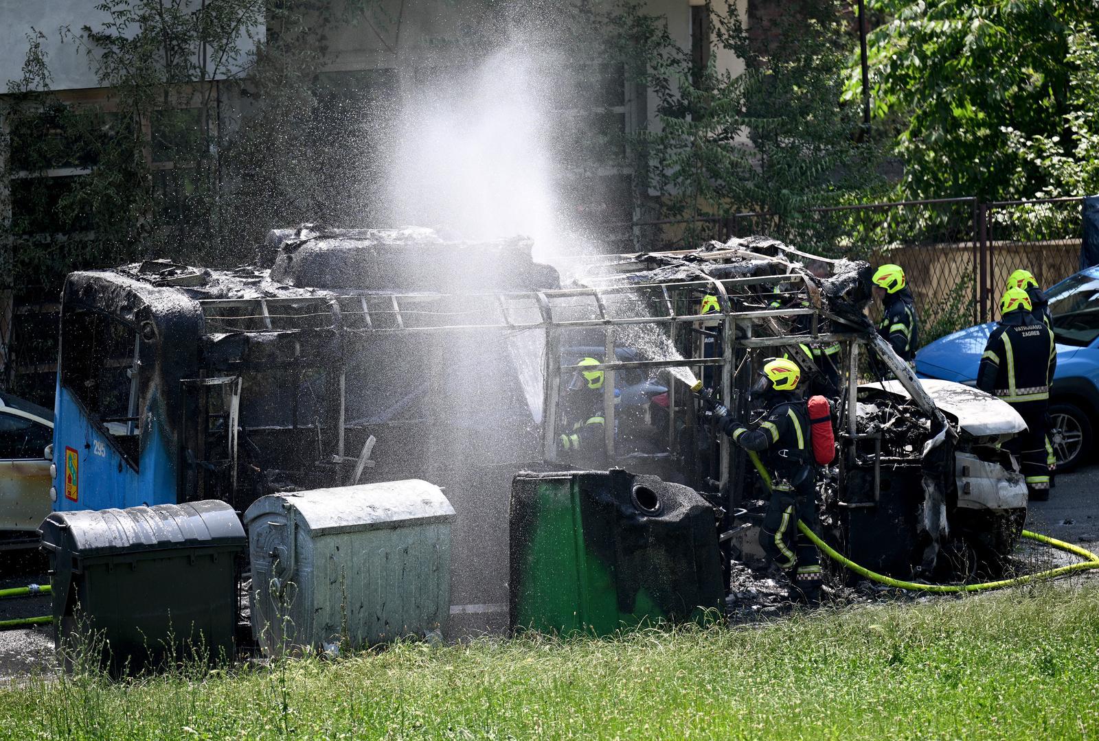 19.06.2023., Zagreb - U Hercegovackoj ulici planuo autobus ZET-a. ostecena okolna vozila i kontejneri. Photo: Davor Puklavec/PIXSELL