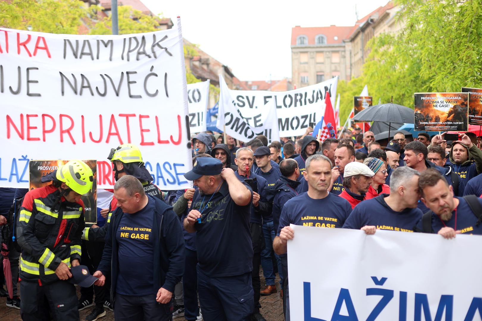 03.05.2024., Zagreb - Koordinacija sindikata i udruga profesionalnih vatrogasaca organizirala je prosvjed vatrogasaca na Trgu sv. Marka.  Photo: Sanjin Strukic/PIXSELL