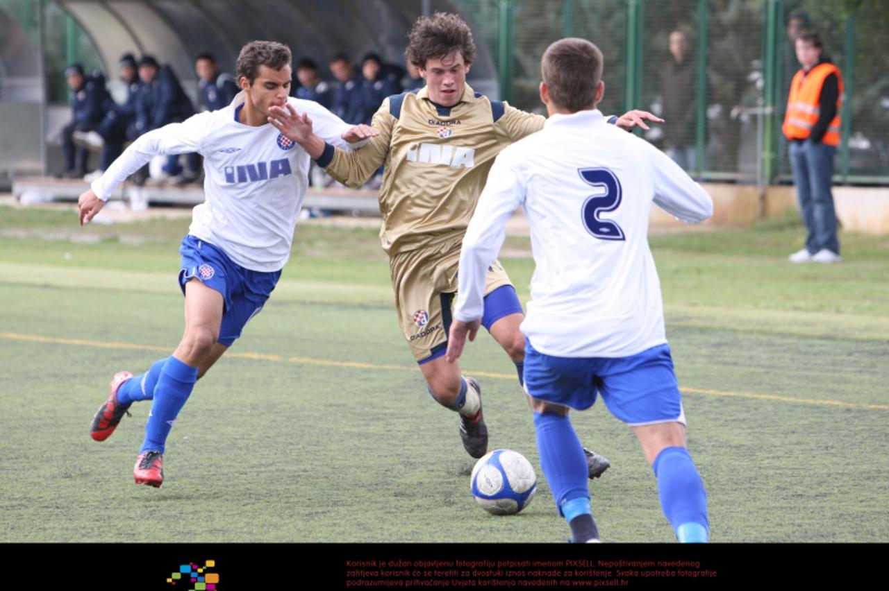 '27.10.2010., pomocni teren na Poljudu, Split - HNL, 7. kolo, Hajduk - Dinamo, juniori. Marko Grcic u duelu s bivsim suigracima.  Photo: Ivo Cagalj/PIXSELL'