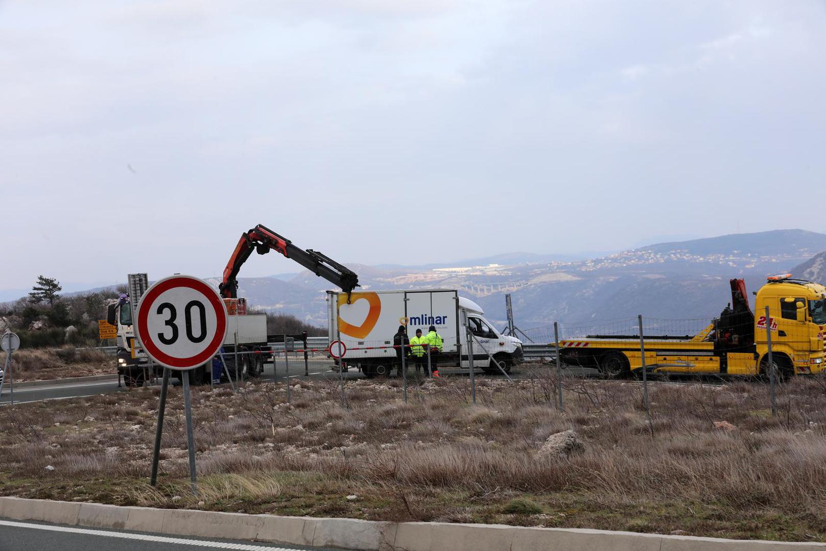 01.03.2023., Kraljevica -  Olujna bura prevrnula je jutros dostavno vozilo na kruznom toku kod skretanja za Krizisce i Kraljevicu. Ozljedjenih osoba nema.  Photo: Goran Kovacic/PIXSELL