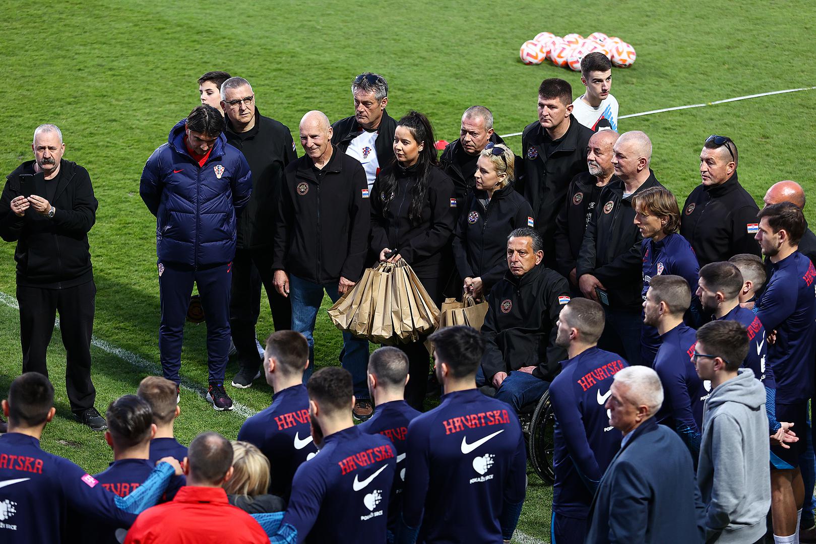 22.03.2023., stadion Hrvatski vitezovi, Dugopolje - Trening hrvatske nogometne reprezentacije na stadionu Hrvatski vitezovi u Dugopolju uoci utakmice kvalifikacija za EURO 2024 protiv Walesa. Izbornik Hrvatske Zlatko Dalic, Luka Modric.  Photo: Miroslav Lelas/PIXSELL