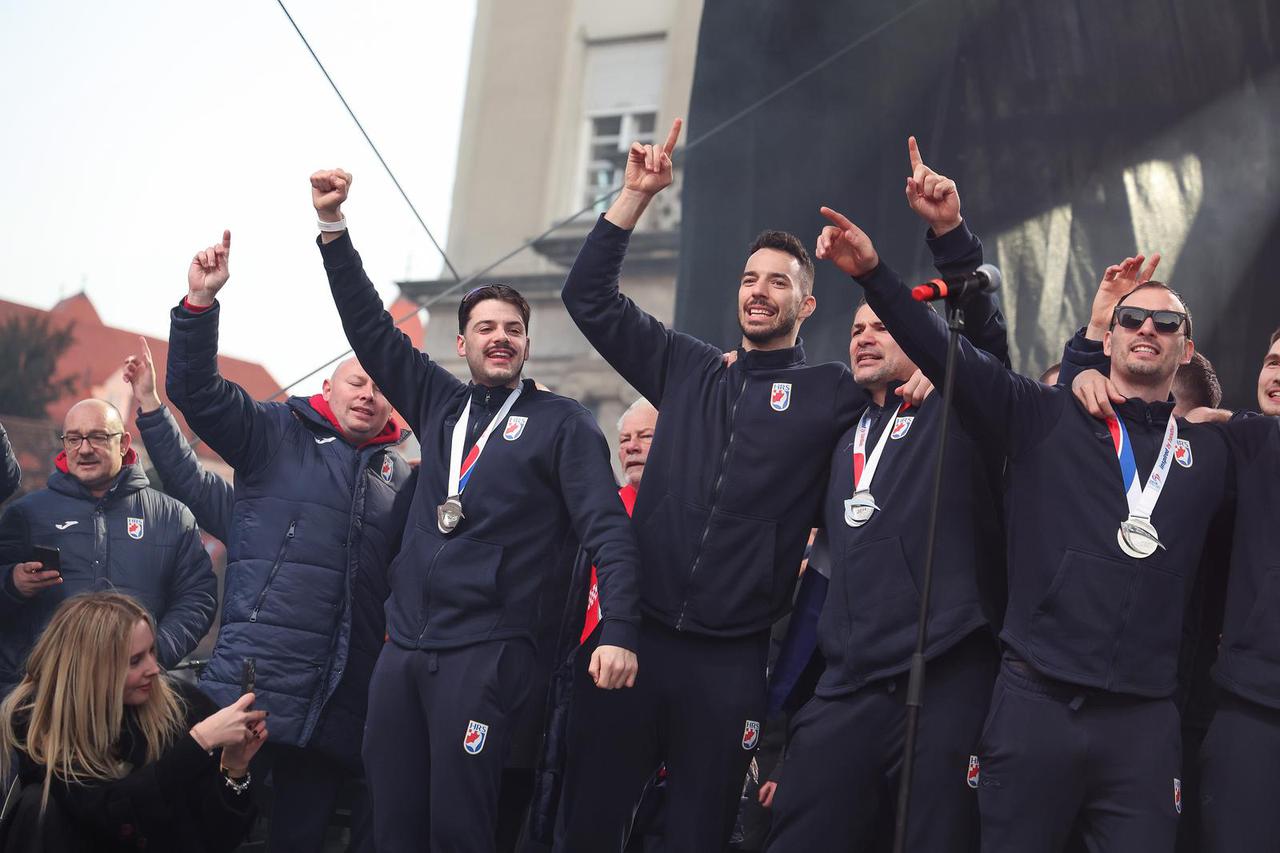 Zagreb: Hrvatska rukometna reprezentacija stigla na svečani doček na Trgu bana Josipa Jelačića