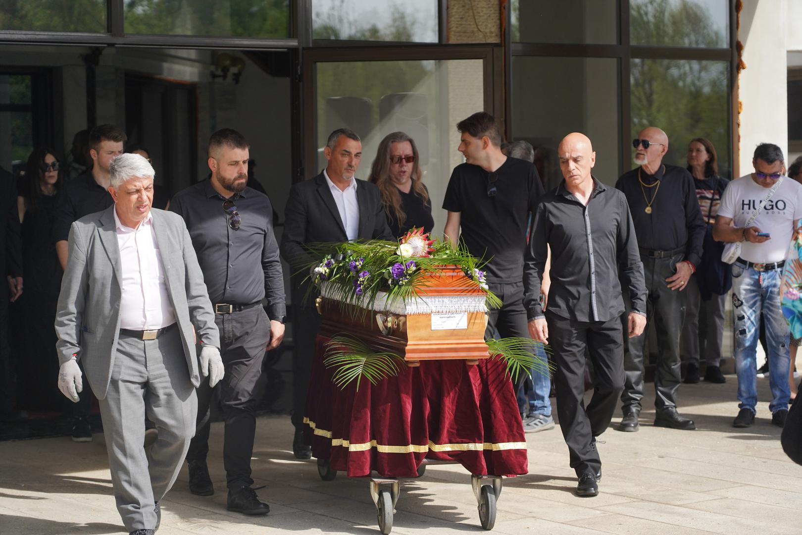 Pjevačica Aleksandra Slađana Milošević preminula je krajem ožujka u 69. godini života, a jučer je u 15 sati sahranjena na groblju Lešće u Beogradu, kako prenosi Nova.rs. 