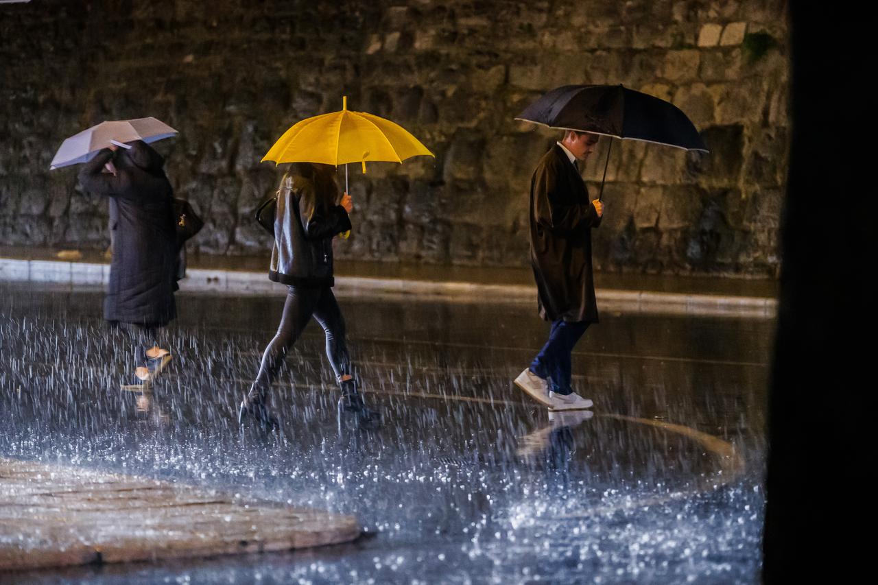 Noćni pljusak u Splitu