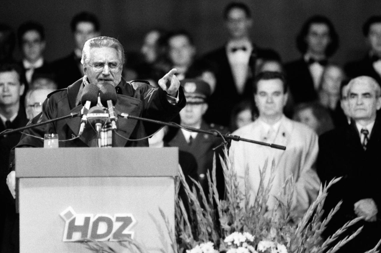 27.10.1995. Predsjednik Franjo Tuđman na predizbornom skupu HDZ-a na Trgu bana Josipa Jelačića