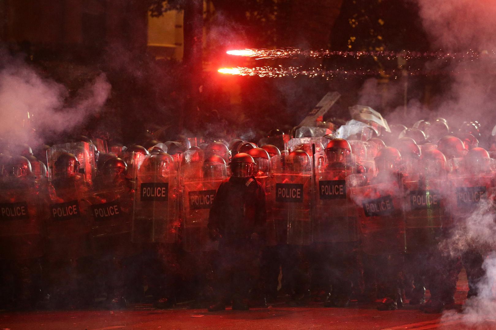 Nasilni sukobi između policije i protuvladinih prosvjednika izbili su noćas u Gruziji treću noć zaredom nakon odluke vlade da prekine pregovore o pridruživanju Europskoj uniji.