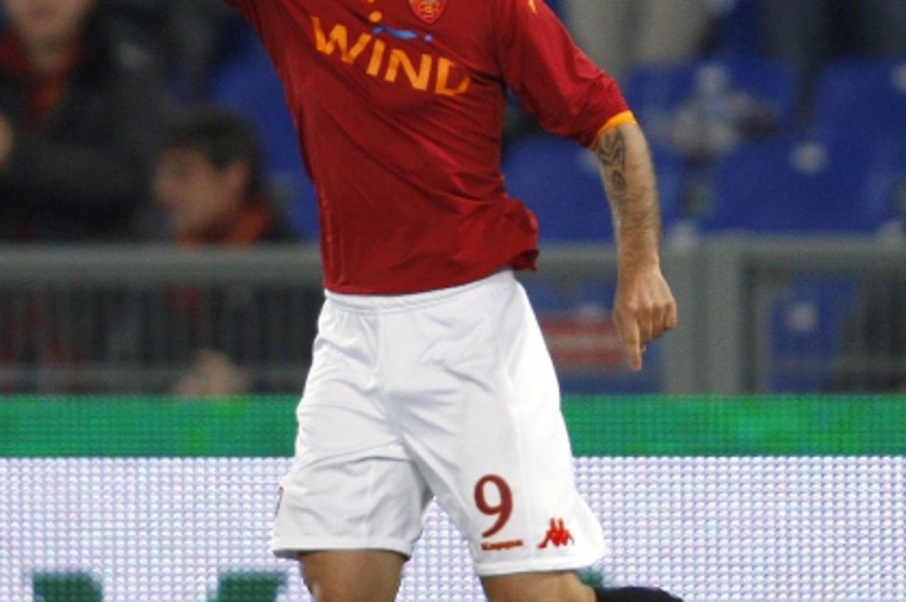 'AS Roma\'s Mirko Vucinic celebrates after scoring his second goal against Udinese during their Serie A soccer match at the Olympic Stadium in Rome March 20, 2010.       REUTERS/Alessia Pierdomenico (