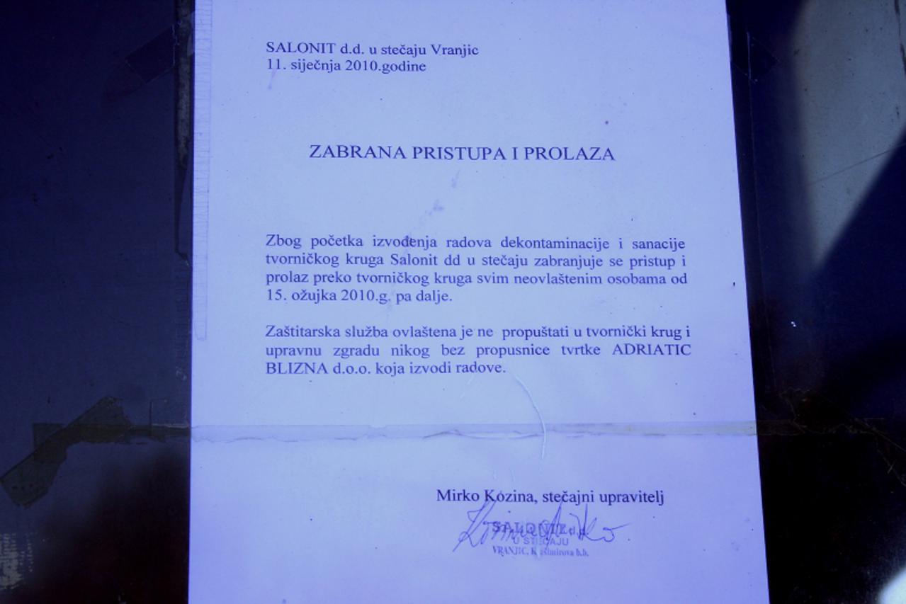'pixsell-15.03.2010.-Vranjic, Hrvatska -Radnici Salonita nisu dozvolili ulazak stecajnog upravitelja u prostorije Salonita.  Photo: Ivana Ivanovic/PIXSELL'