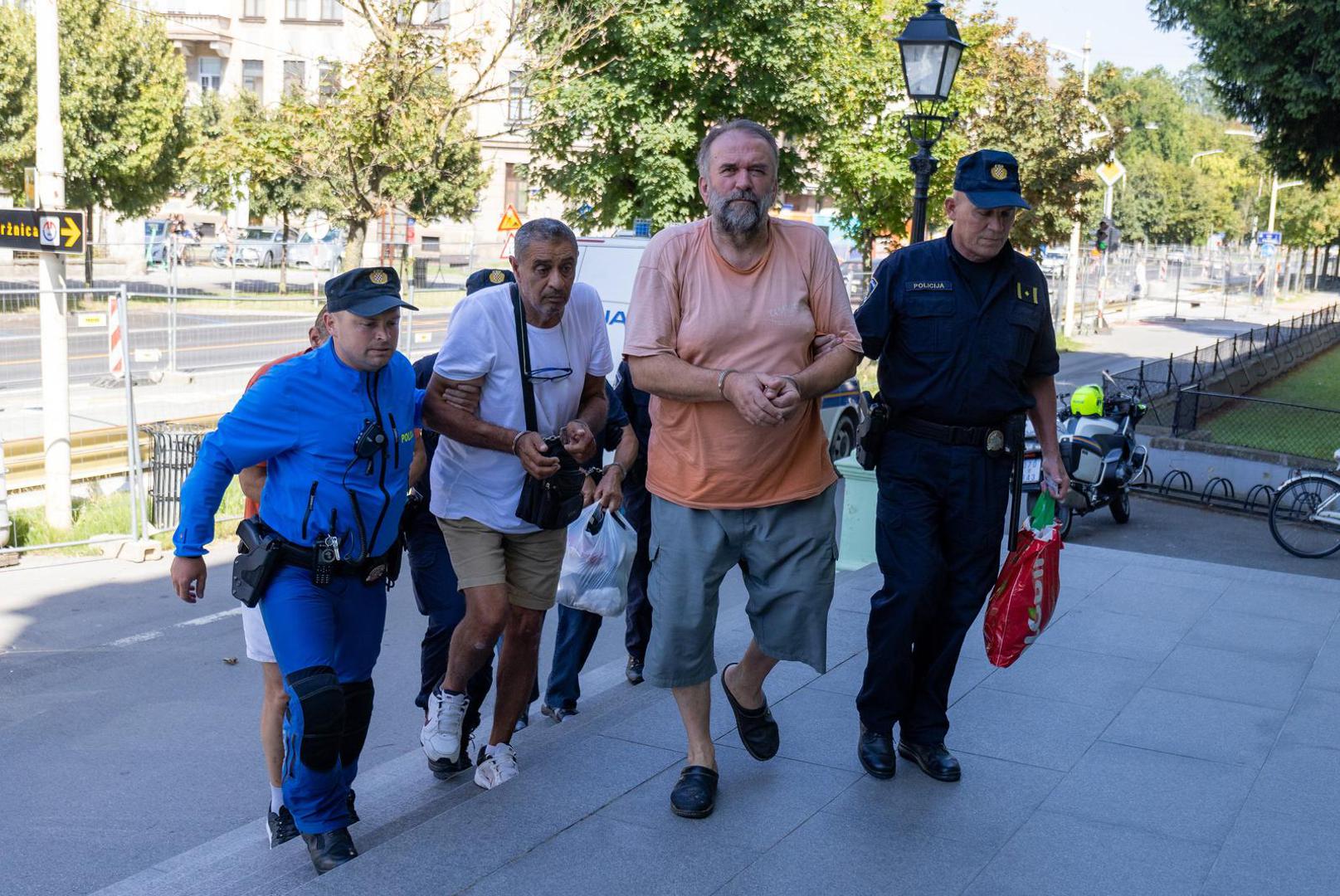 11.07.2024., Osijek - Zupanijski sud, Privodjenje petorice uhicenih, osumnjicenih za ratni zlocin sucu istrage. Photo: Davor Javorovic/PIXSELL