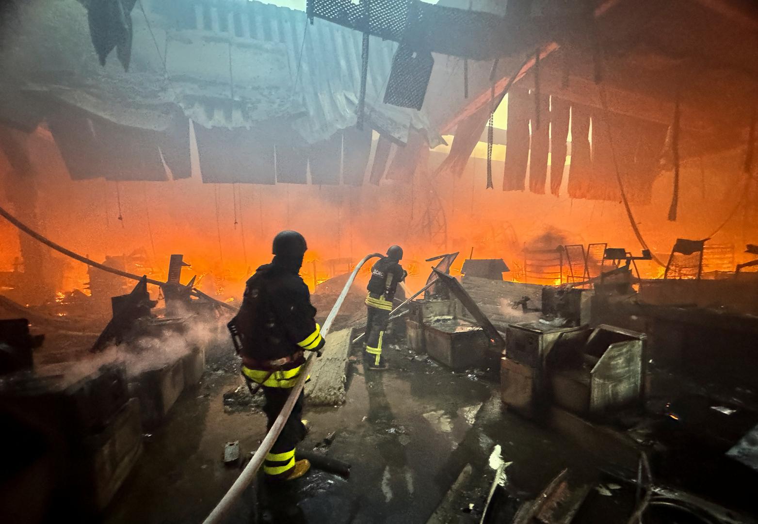 Firefighters work at a site of a household item shopping mall hit by a Russian air strike, amid Russia's attack on Ukraine, in Kharkiv, Ukraine May 25, 2024. REUTERS/Vitalii Hnidyi Photo: Vitalii Hnidyi/REUTERS