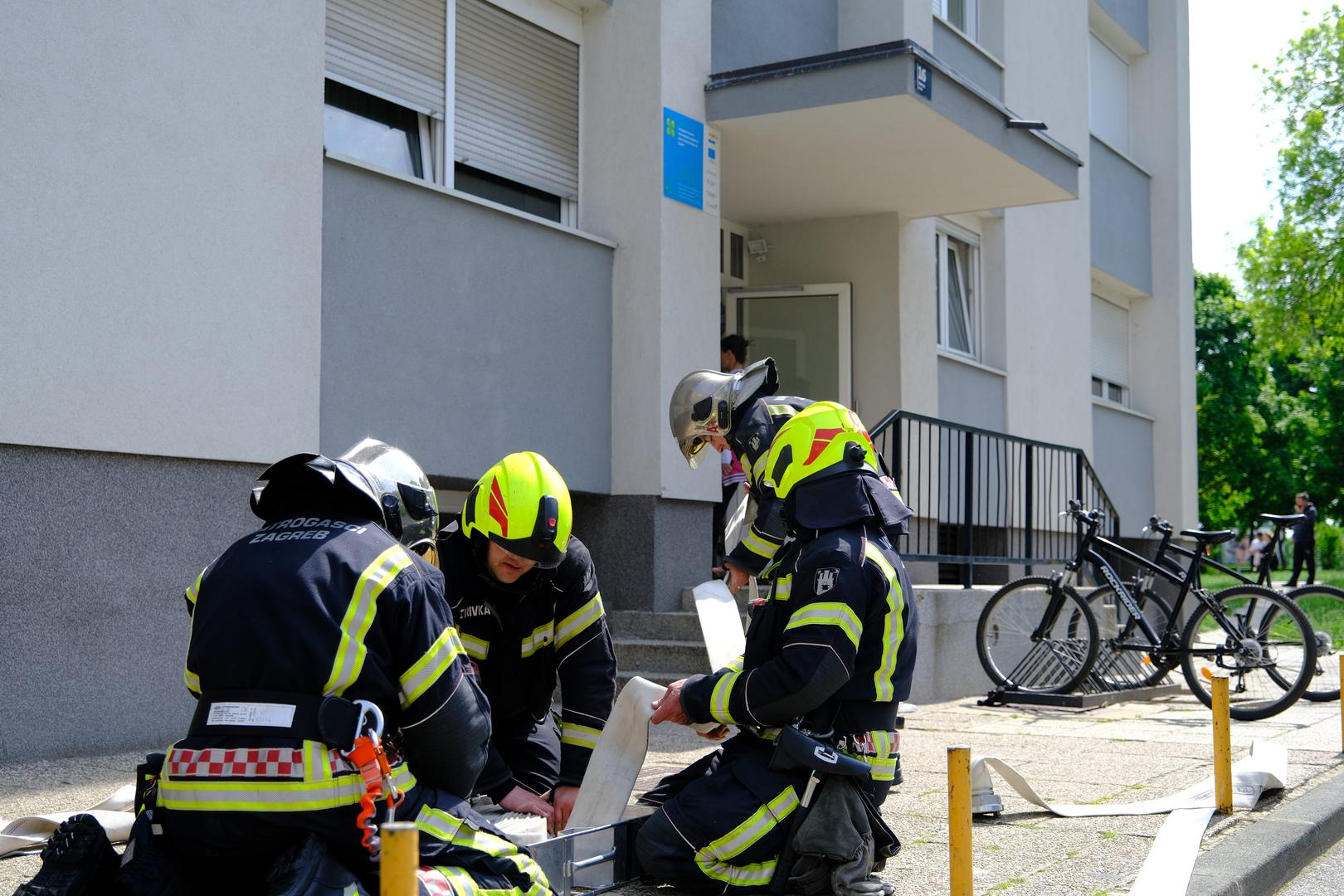 01.05.2022., Zagreb - U nedjelju ujutro izbio je pozar na 14. katu nebodera na Zitnjaku. Brzom reakcijom gradana i vatrogasaca pozar je ugasen. Photo: Slaven Branislav Babic/PIXSELL