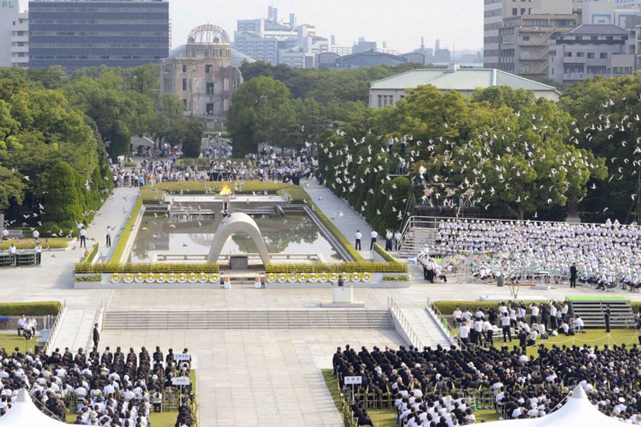 hiroshima,oliver stone,shinzo abe (1)